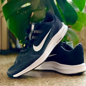 Nike Downshifter Women’s Running Shoes NWT 6.5 M